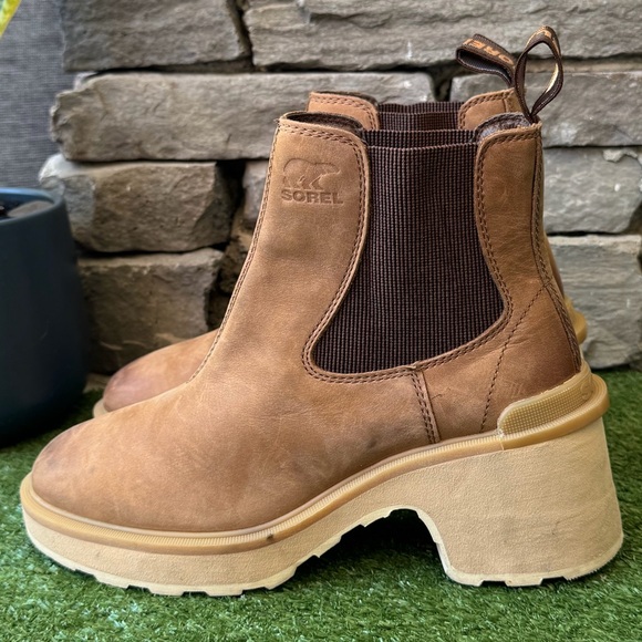 Sorel Shoes - Sorel Hi-Line Heel Chelsea boots size 7.5